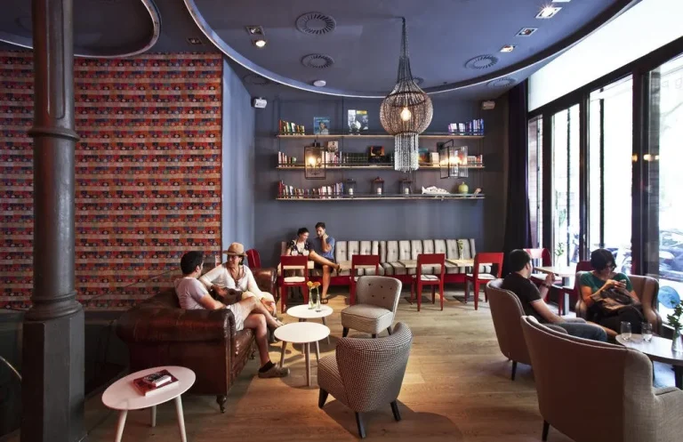 reforma del hall del hotel chic amb basic Born